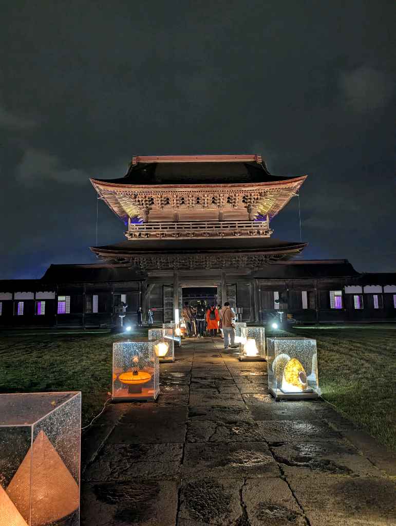 瑞龍寺　春の特別夜間拝観　光彩陸離 - 加賀藩2代目藩主前田利長の菩提寺「瑞龍寺」
2026年4月22日〜5月5日まで春の特別夜間拝観でライトアップが楽しめた✨

時間:　18:00-21:00(最終… - photo 4
