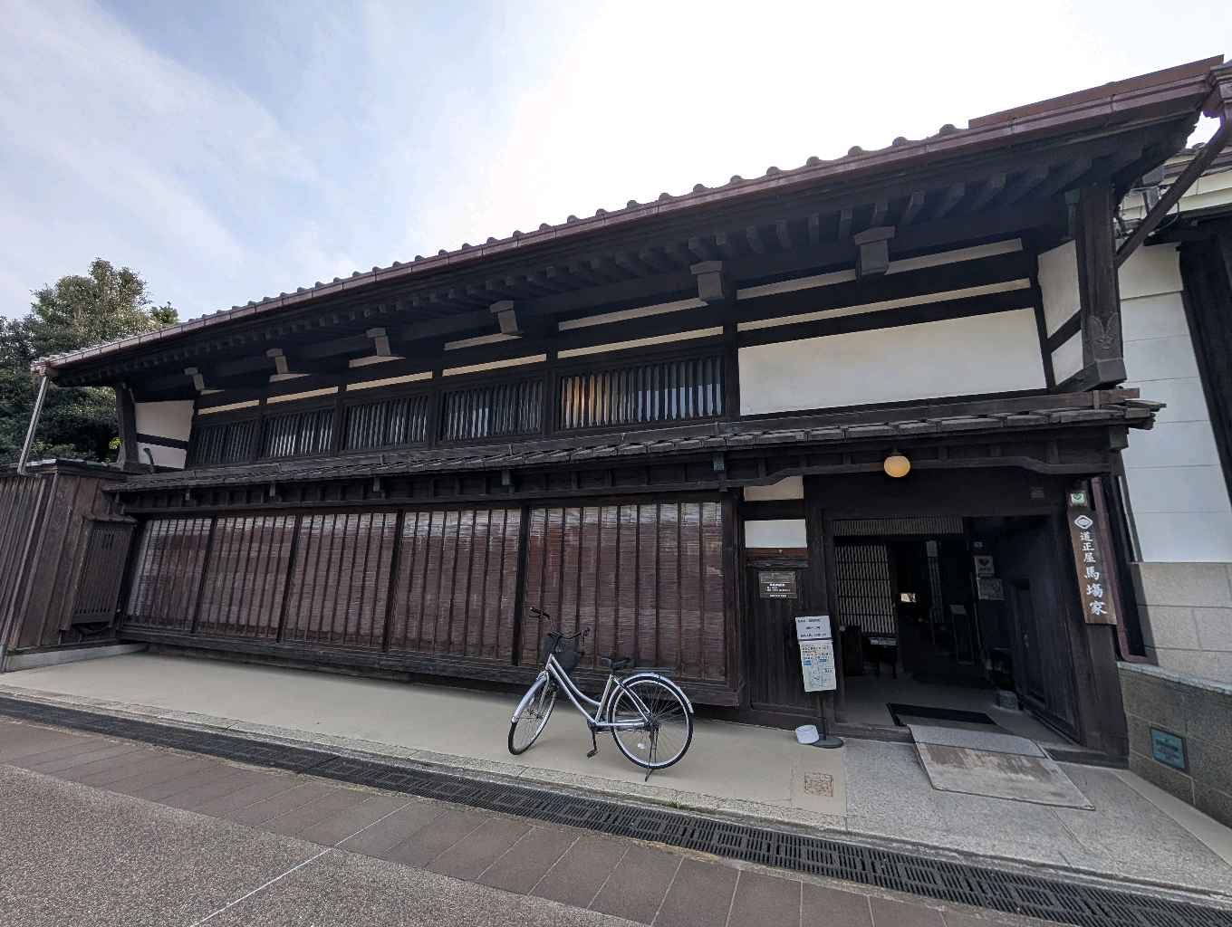 旧馬場家住宅と岩瀬エリア - 廻船問屋が並ぶレトロな風情が楽しめる岩瀬エリア
にある旧馬場家住宅。岩瀬五大家の筆頭で東岩瀬町の中でも最大規模の住宅

令和3年から一般公開されているんだって！
江戸時代… - photo 1