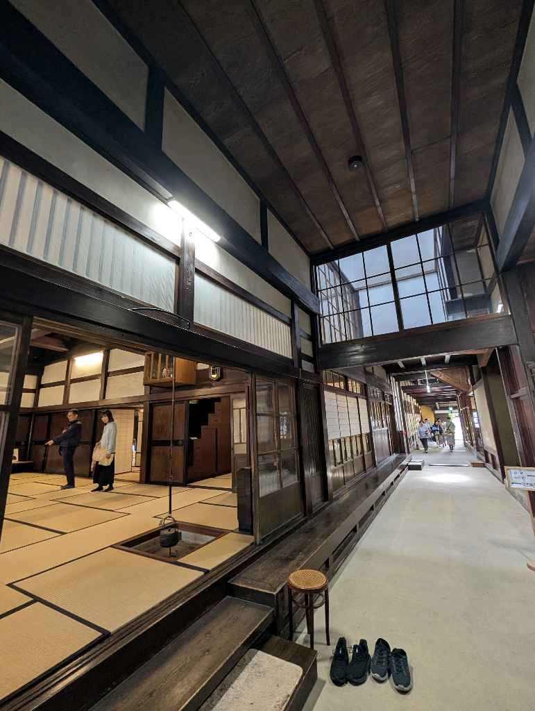 旧馬場家住宅と岩瀬エリア - 廻船問屋が並ぶレトロな風情が楽しめる岩瀬エリア
にある旧馬場家住宅。岩瀬五大家の筆頭で東岩瀬町の中でも最大規模の住宅

令和3年から一般公開されているんだって！
江戸時代… - photo 2