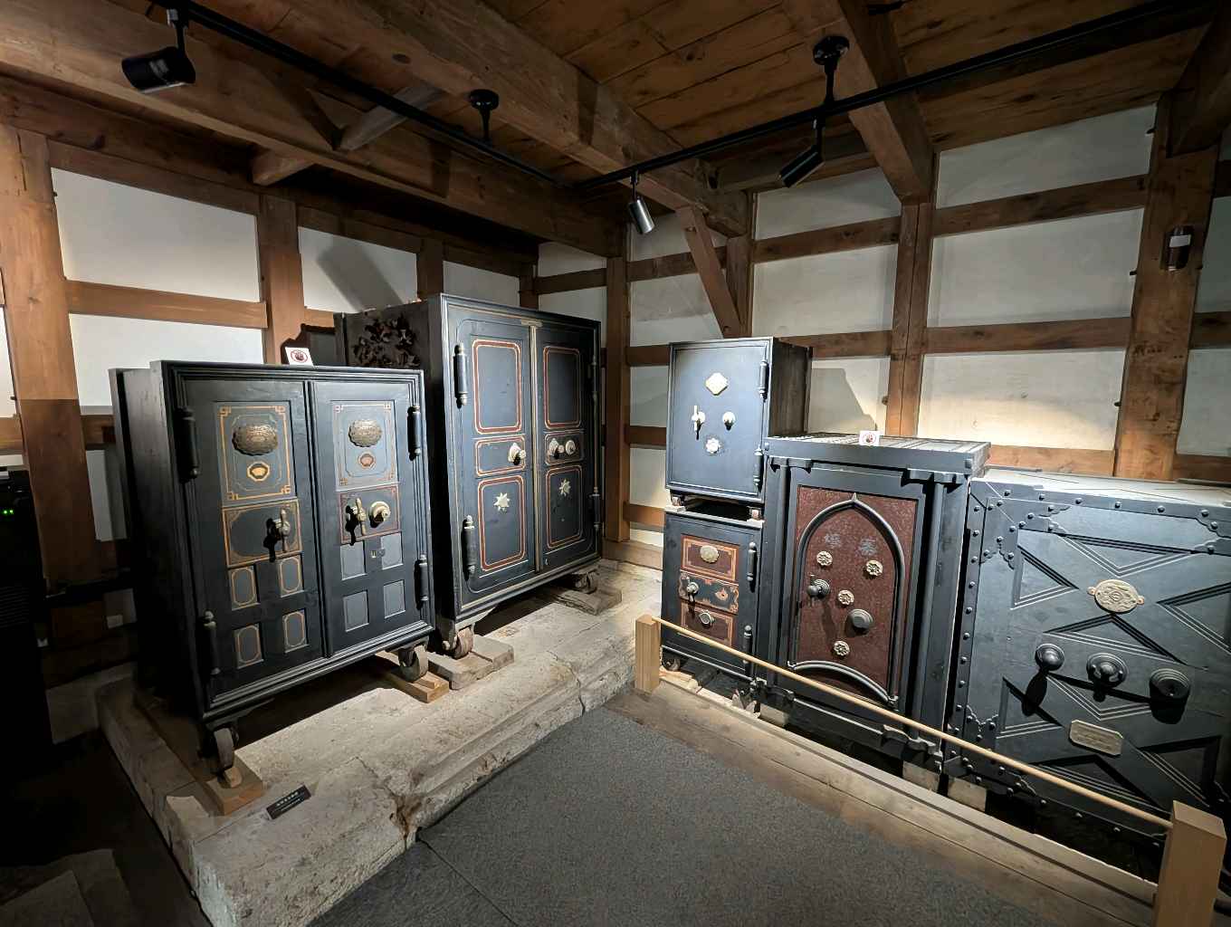 旧馬場家住宅と岩瀬エリア - 廻船問屋が並ぶレトロな風情が楽しめる岩瀬エリア
にある旧馬場家住宅。岩瀬五大家の筆頭で東岩瀬町の中でも最大規模の住宅

令和3年から一般公開されているんだって！
江戸時代… - photo 3