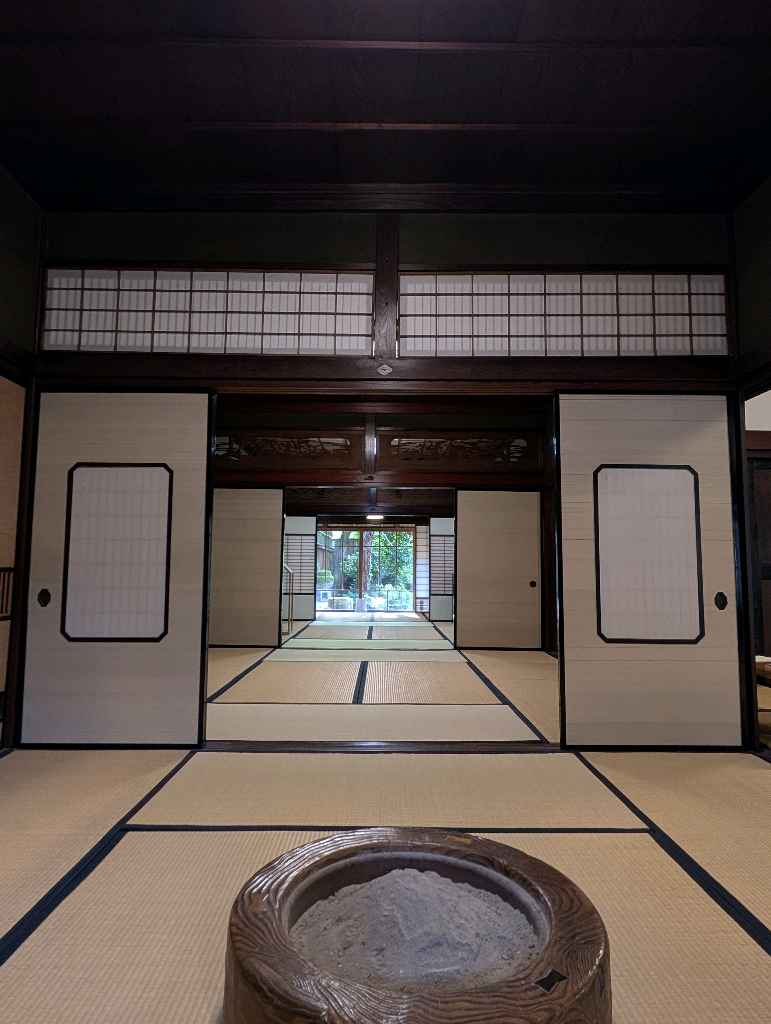 旧馬場家住宅と岩瀬エリア - 廻船問屋が並ぶレトロな風情が楽しめる岩瀬エリア
にある旧馬場家住宅。岩瀬五大家の筆頭で東岩瀬町の中でも最大規模の住宅

令和3年から一般公開されているんだって！
江戸時代… - photo 5