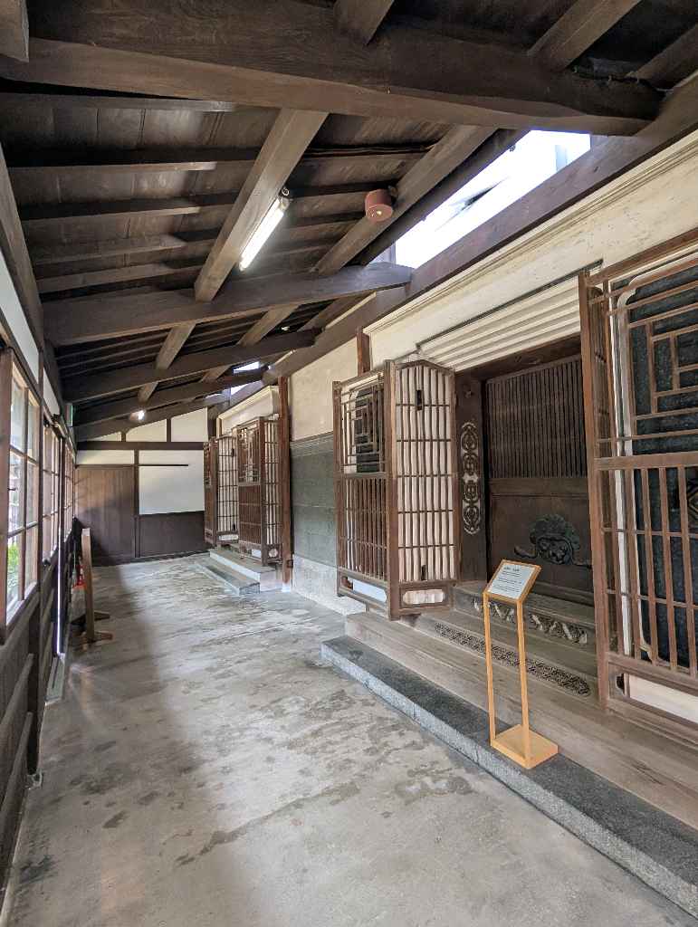 旧馬場家住宅と岩瀬エリア - 廻船問屋が並ぶレトロな風情が楽しめる岩瀬エリア
にある旧馬場家住宅。岩瀬五大家の筆頭で東岩瀬町の中でも最大規模の住宅

令和3年から一般公開されているんだって！
江戸時代… - photo 14