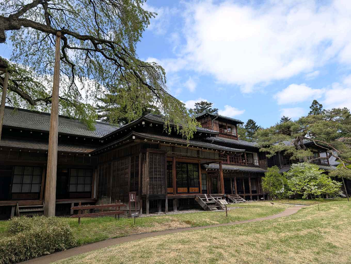 日光田母沢御用邸記念公園 - 東照宮近くにある大正天皇のご静養地田母沢御用邸。元々は日光出身の銀行家小林年保の別邸に旧紀州徳川家江戸中屋敷の1部を移築し、その他は新築された建物

普段は非公開の御展望… - photo 5