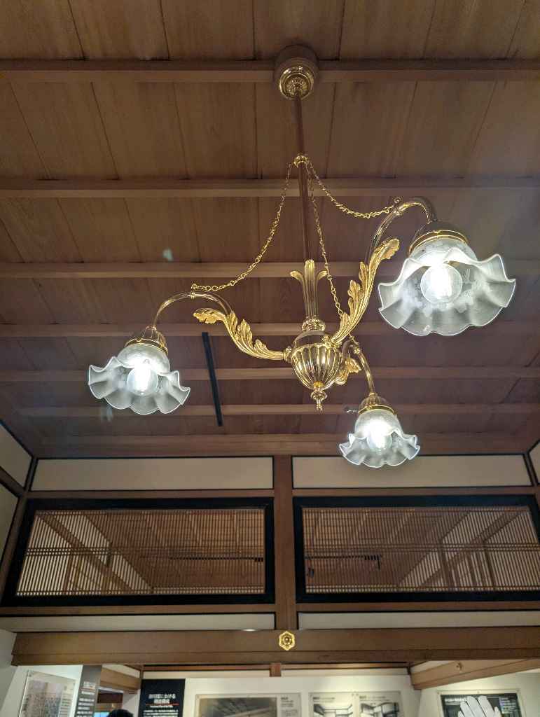 日光田母沢御用邸記念公園 - 東照宮近くにある大正天皇のご静養地田母沢御用邸。元々は日光出身の銀行家小林年保の別邸に旧紀州徳川家江戸中屋敷の1部を移築し、その他は新築された建物

普段は非公開の御展望… - photo 6