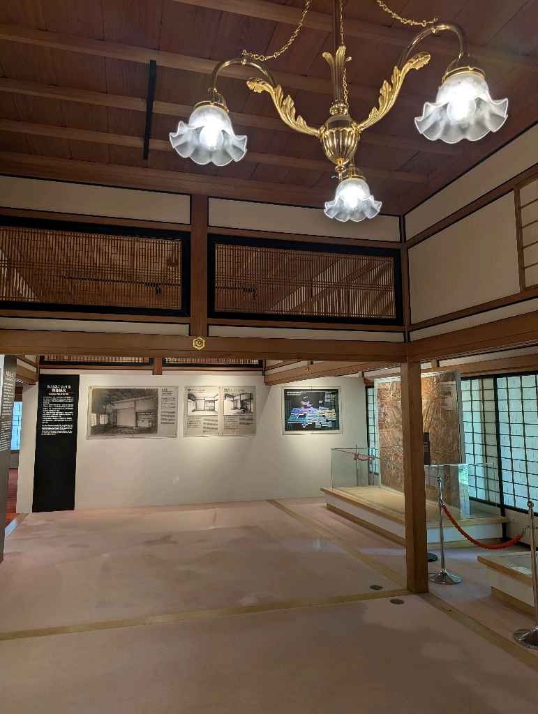 日光田母沢御用邸記念公園 - 東照宮近くにある大正天皇のご静養地田母沢御用邸。元々は日光出身の銀行家小林年保の別邸に旧紀州徳川家江戸中屋敷の1部を移築し、その他は新築された建物

普段は非公開の御展望… - photo 8