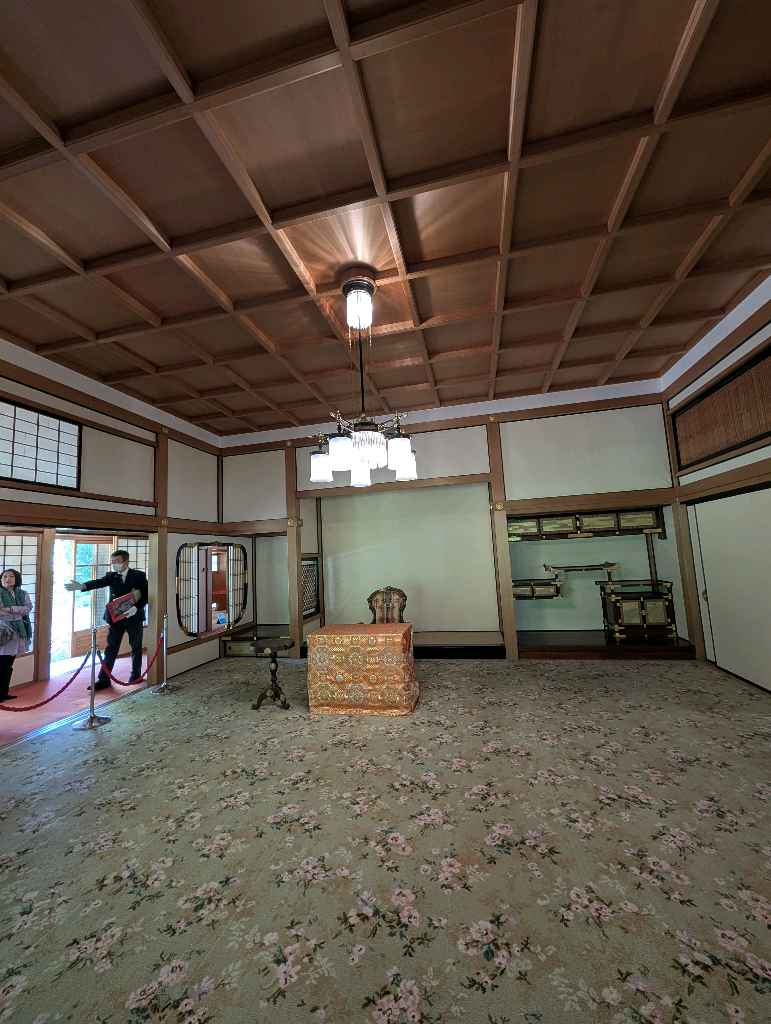 日光田母沢御用邸記念公園 - 東照宮近くにある大正天皇のご静養地田母沢御用邸。元々は日光出身の銀行家小林年保の別邸に旧紀州徳川家江戸中屋敷の1部を移築し、その他は新築された建物

普段は非公開の御展望… - photo 11