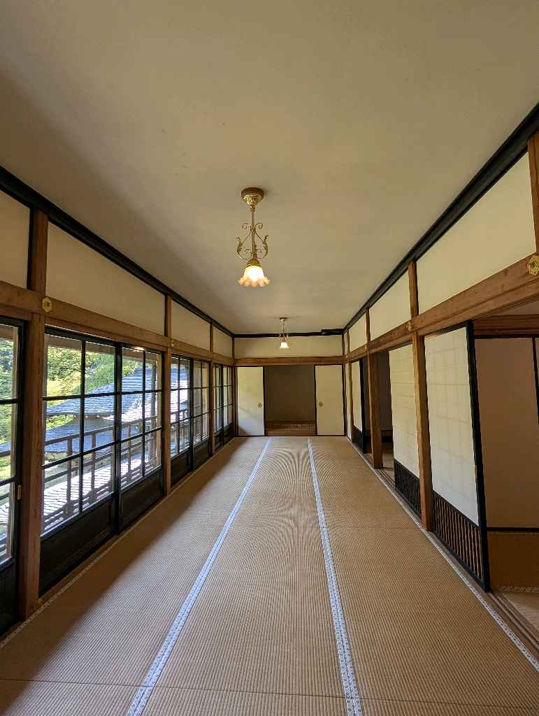 日光田母沢御用邸記念公園 - 東照宮近くにある大正天皇のご静養地田母沢御用邸。元々は日光出身の銀行家小林年保の別邸に旧紀州徳川家江戸中屋敷の1部を移築し、その他は新築された建物

普段は非公開の御展望… - photo 16