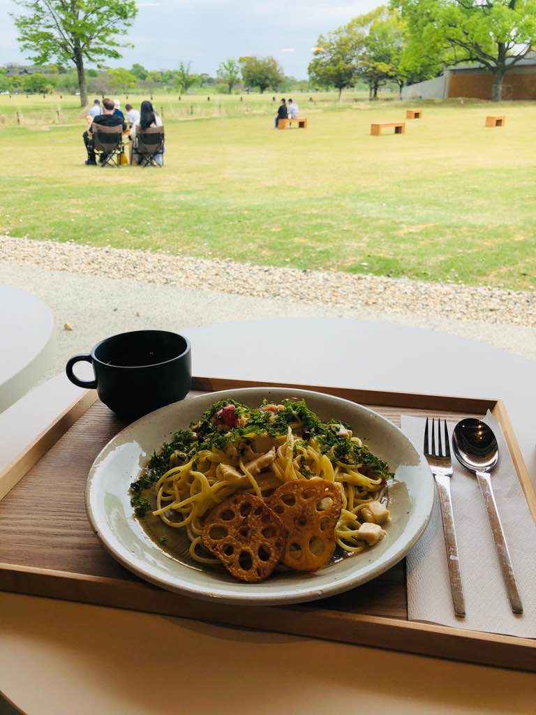 吉野ヶ里歴史公園に新しいスポット - 吉野ヶ里に新しいスポット出来てた。
スターバックスやレストランが出来てて、グランピングも出来るみたい。

みつせ鷄本舗でランチ

帰りに道の駅で買った飲むヨーグル… - photo 2