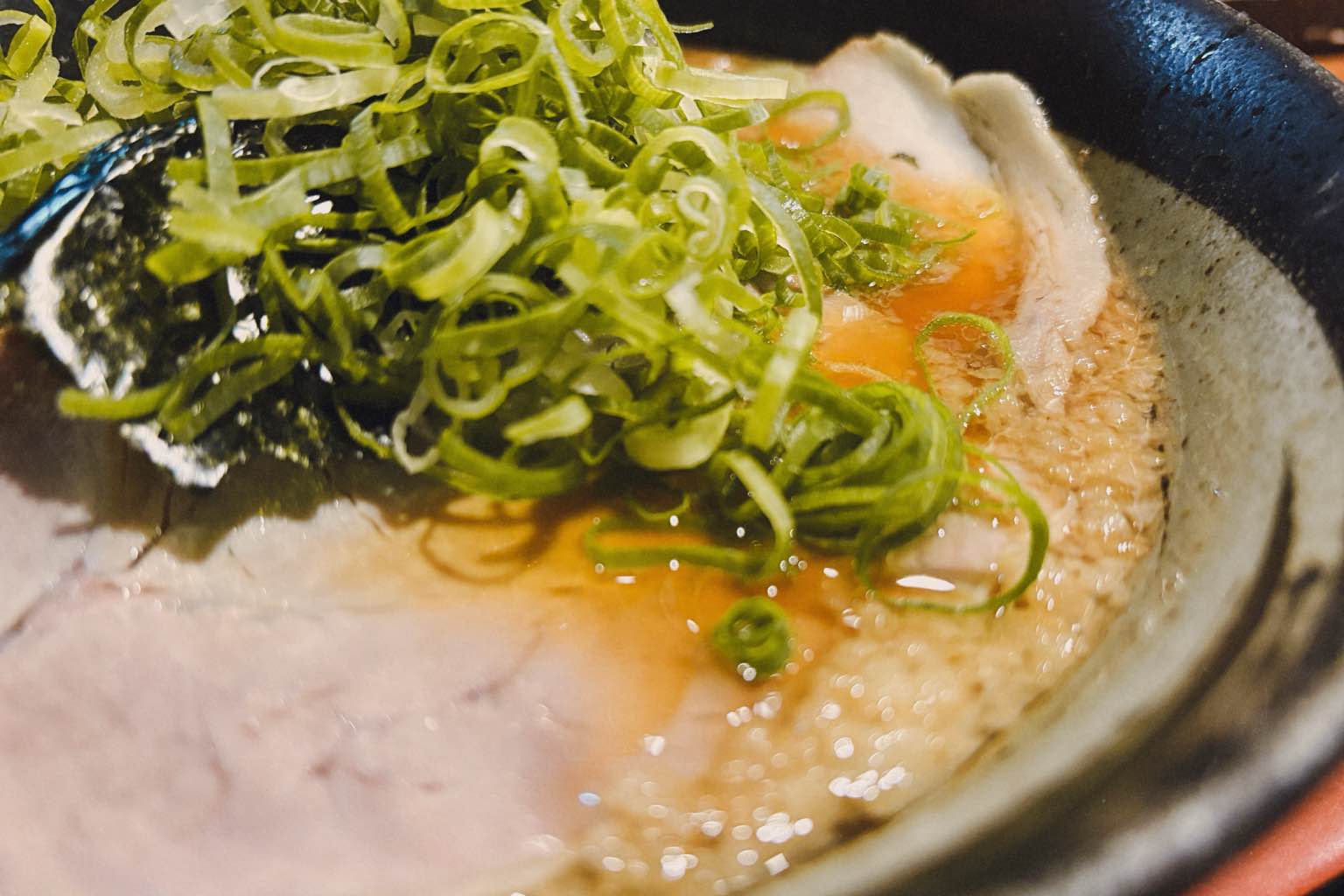 相生市 - ラーメン八角 地域のチェーン店だそうです
炒飯定食にし、ラーメンはとろみこってりにしました！チャーハンも美味しいし、ラーメンも濃くて最高でした！！！ちょっとアレですが、チャーハンとラーメン… - photo 1