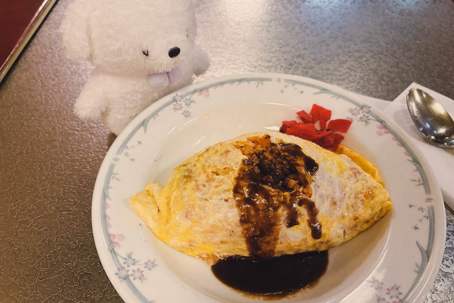 B三共 - #B三共
お昼を食べ損ねて彷徨い彷徨いやっと辿り着いた喫茶店です。オムライスが650円、ミックスジュースが550円でした。そしてチンではなくちゃんと作ってくれめっちゃ美味しかったです。ケチ… - photo 2