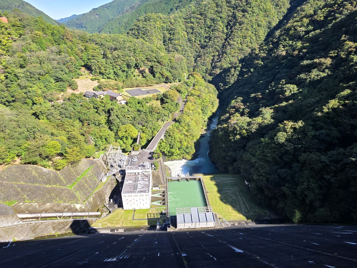 小河内ダム - 多摩川を堰き止め奥多摩湖を形成しているダム
東京都の貴重な水がめとなります

展望塔では建設時の記録も見ることができます

◾︎小河内ダム
左岸所在地：東京都西多摩郡奥多摩町大字原
河… - photo 4