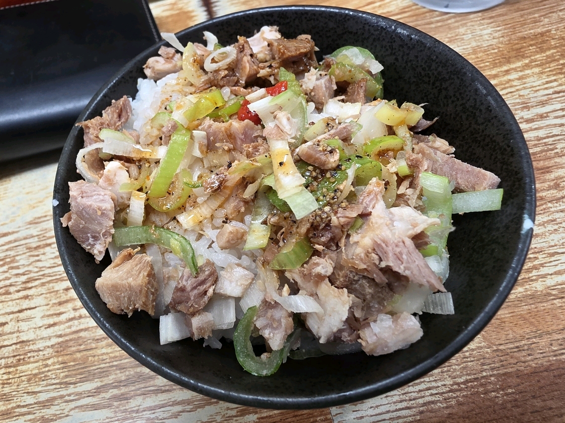 塩チャーシューメン／らっち家 瀬谷本店 - クリーミーでコクのあるスープが美味しい家系ラーメン
壱六家から独立されて開店したお店のようで、うずらの卵にその系譜を感じられます

醤油も美味しいけど僕は塩… - photo 2