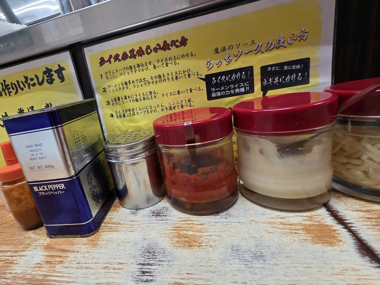 塩チャーシューメン／らっち家 瀬谷本店 - クリーミーでコクのあるスープが美味しい家系ラーメン
壱六家から独立されて開店したお店のようで、うずらの卵にその系譜を感じられます

醤油も美味しいけど僕は塩… - photo 3