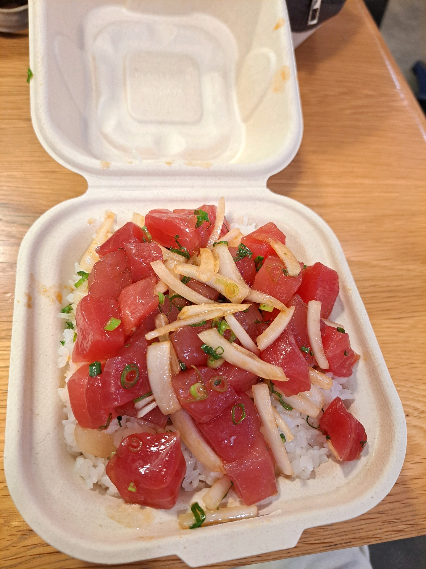 Ocean Taste - アクティビティでお腹が空いたので、ポケ丼を食べに行きました。

元々アラモワナセンターへ食べに行く予定でしたが、Indigo Ocean Hawaiiの女性スタッフからオス… - photo 1