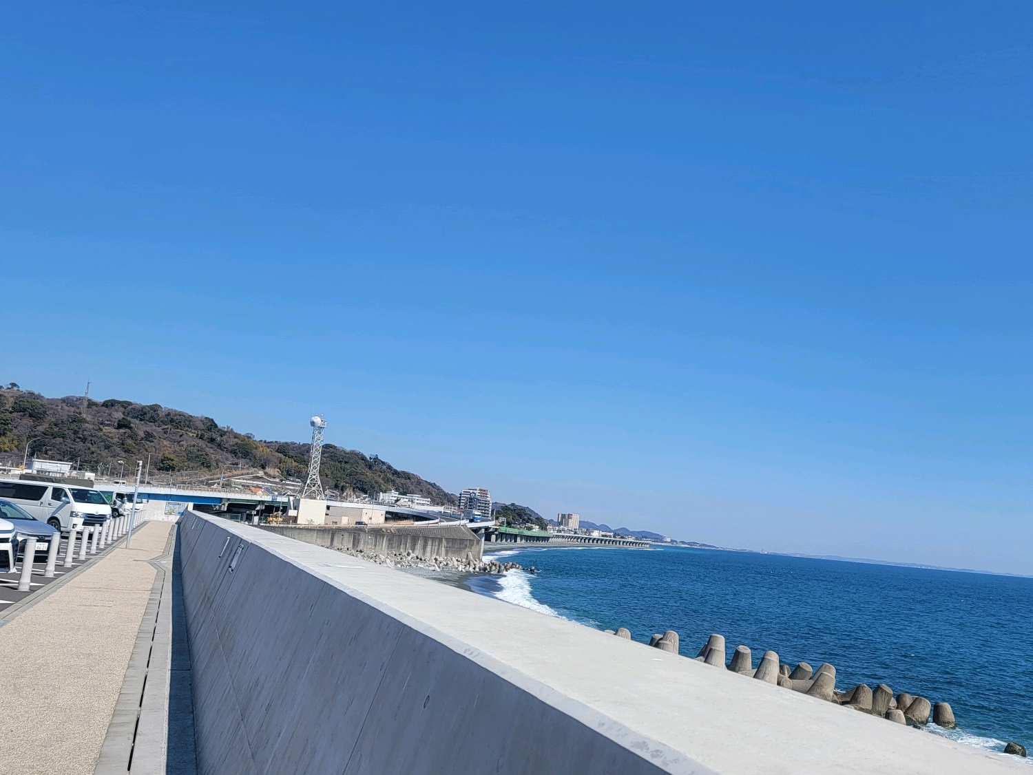 西湘バイパス／西湘パーキングエリア下り線 - 2019年の令和元年東日本台風により被災し2023年にリニューアルオープンしました

以前あった売店や食堂施設は無くなってしまいましたが、相模湾の素晴らし… - photo 4